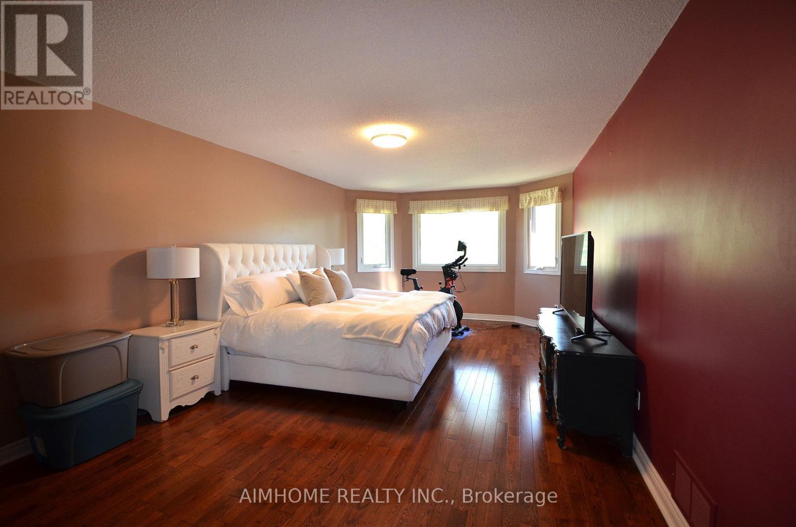 80 Golf Links Drive, Aurora, ON