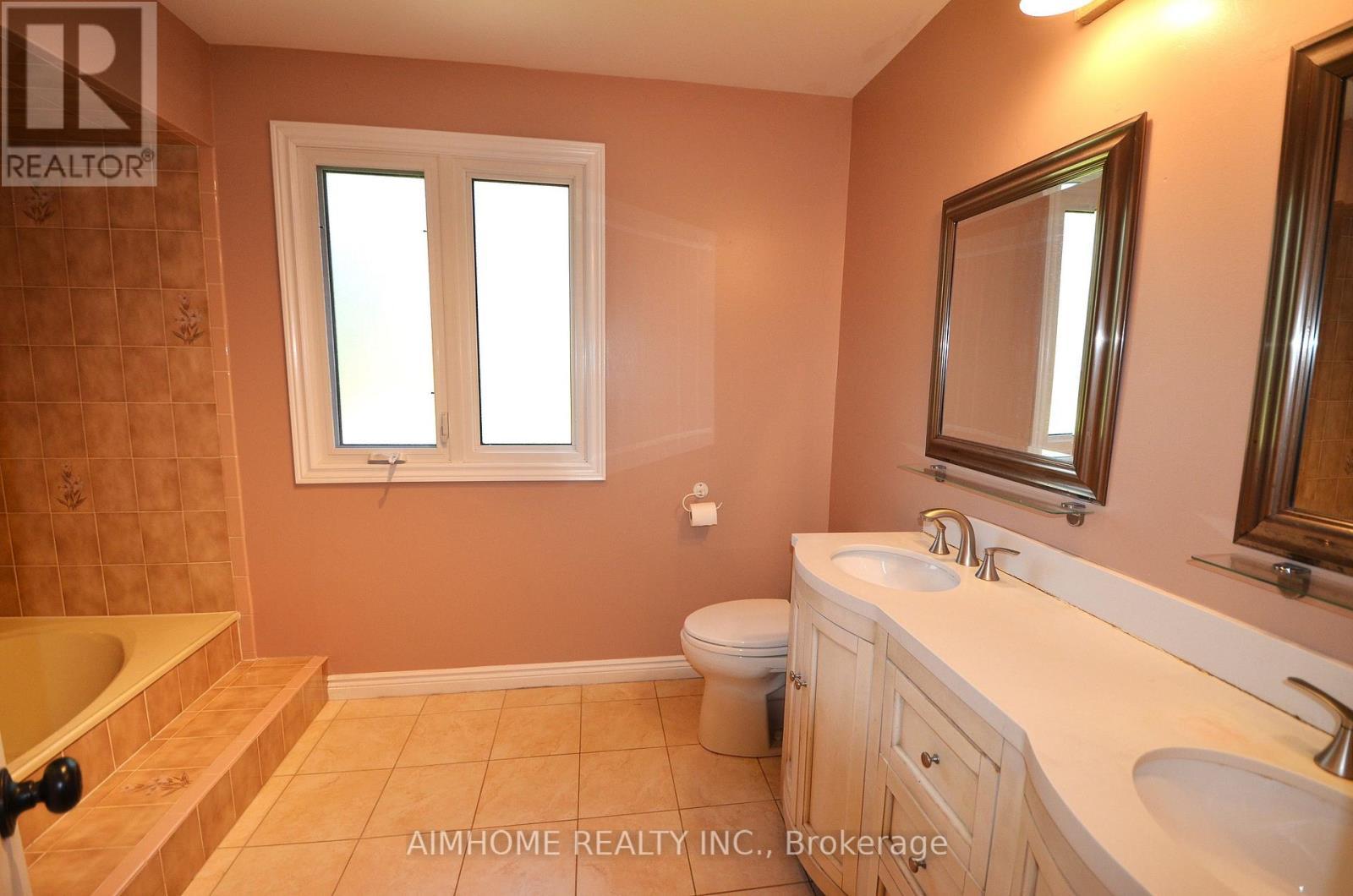 80 Golf Links Drive, Aurora, ON