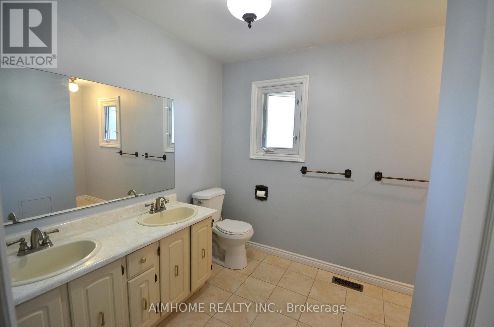 80 Golf Links Drive, Aurora, ON