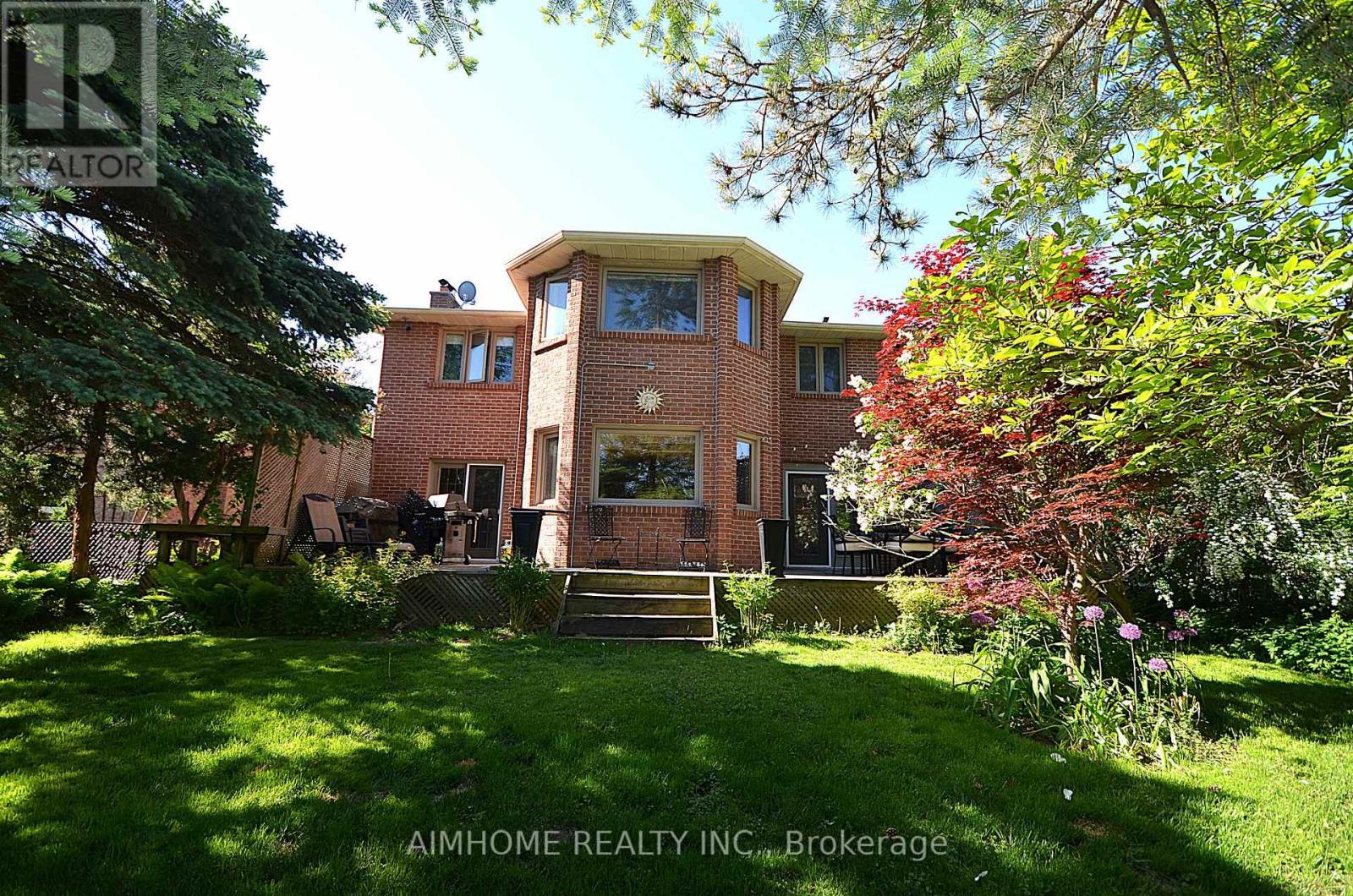 80 Golf Links Drive, Aurora, ON