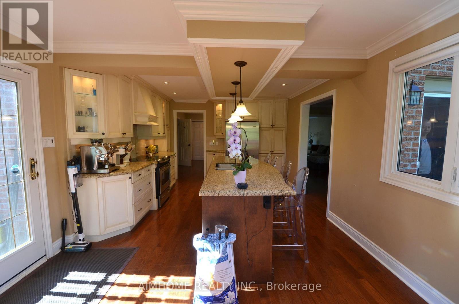 80 Golf Links Drive, Aurora, ON