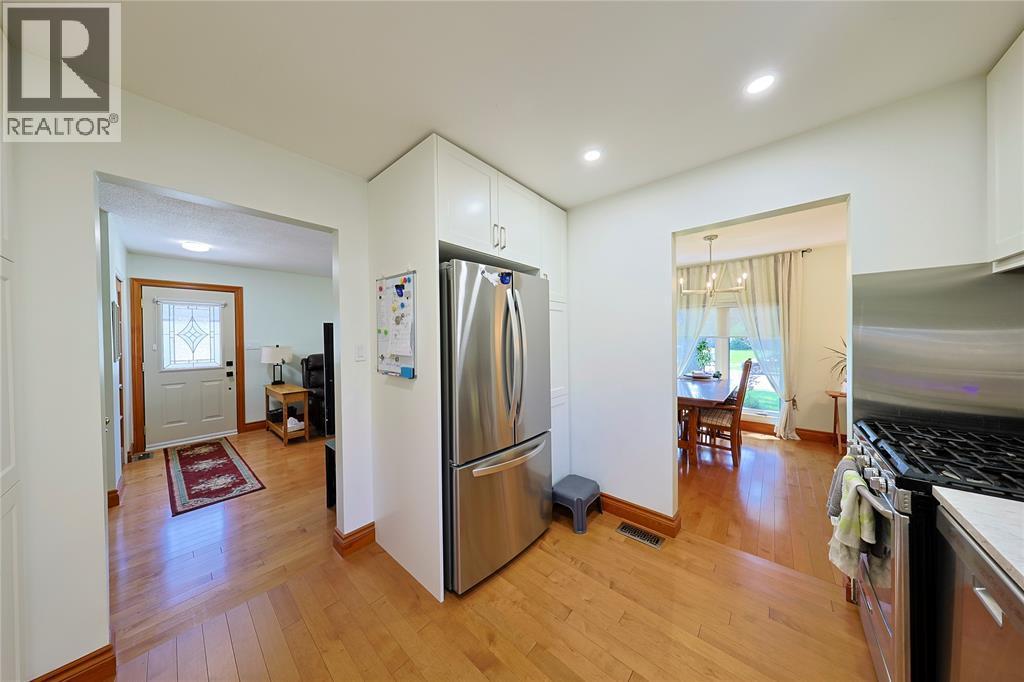 22 Turner Drive, Sarnia, ON - Indoor Photo Showing Kitchen