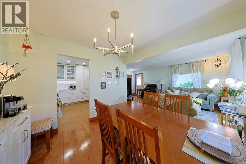 22 Turner Drive, Sarnia, ON - Indoor Photo Showing Dining Room