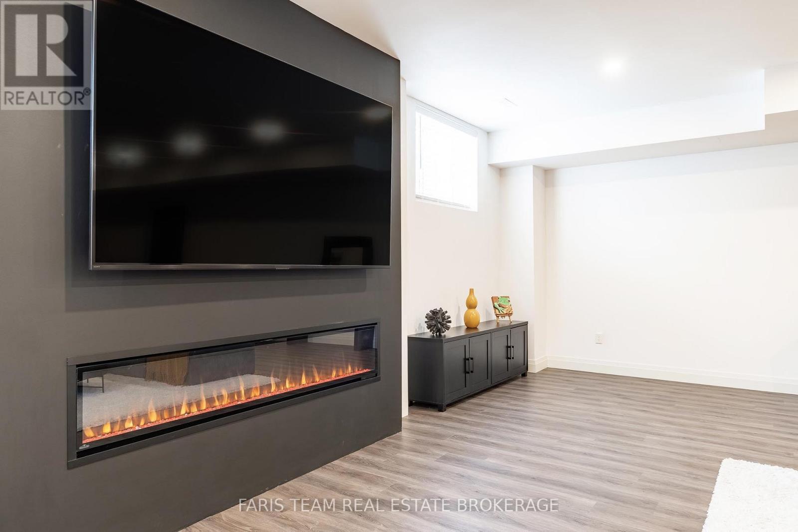 142 Mennill Drive, Springwater, ON