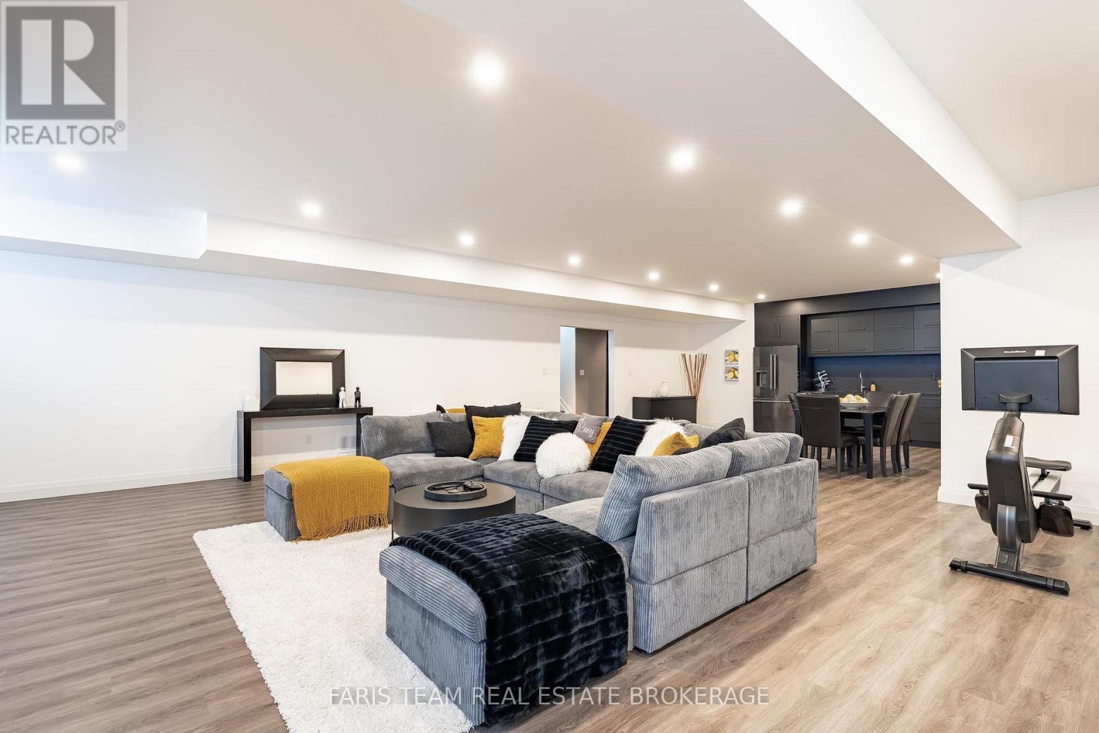 142 Mennill Drive, Springwater, ON