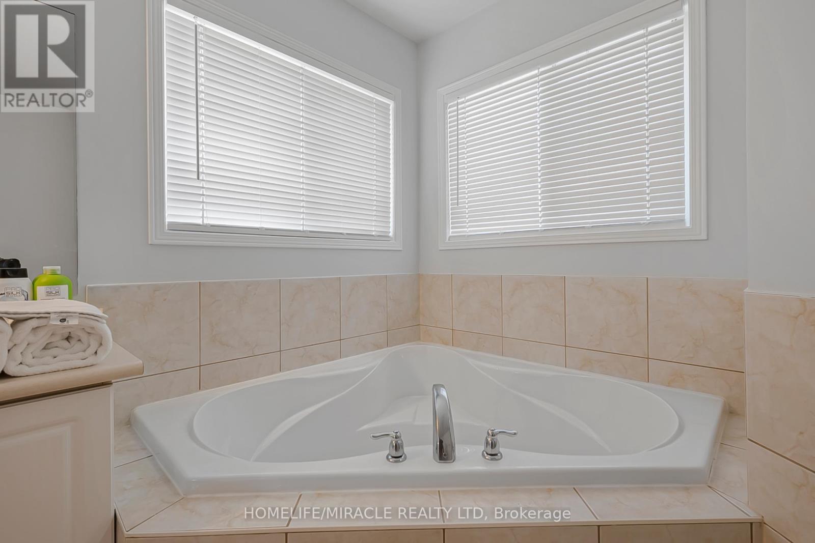 1867 Arborwood Drive, Oshawa, ON