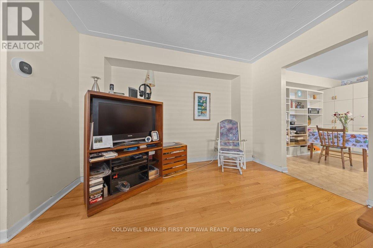 832 Ivanhoe Avenue, Ottawa, ON