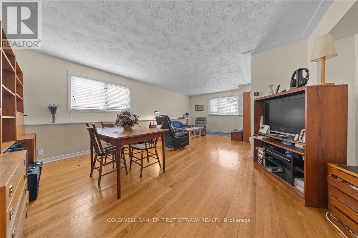 832 Ivanhoe Avenue, Ottawa, ON