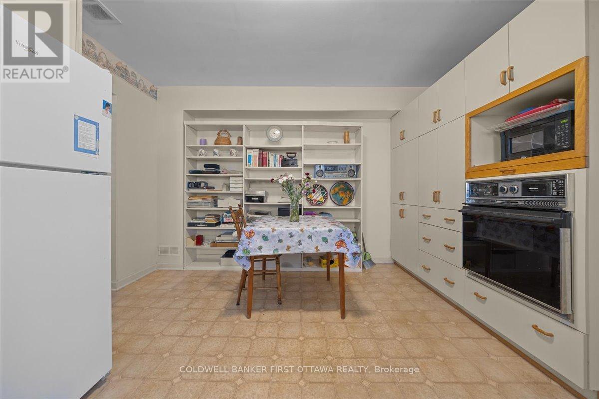 832 Ivanhoe Avenue, Ottawa, ON