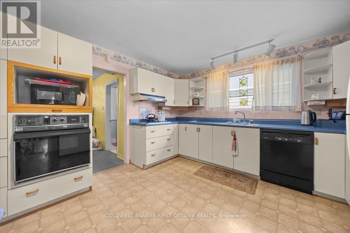 832 Ivanhoe Avenue, Ottawa, ON