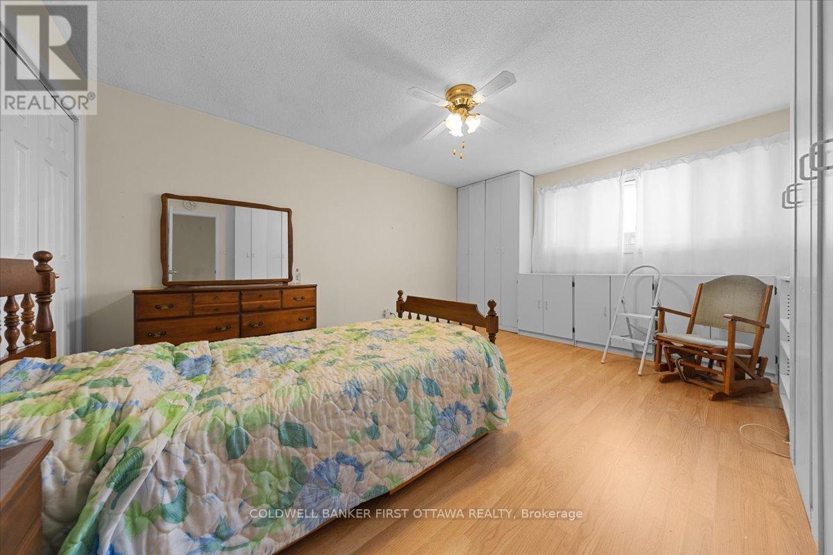 832 Ivanhoe Avenue, Ottawa, ON