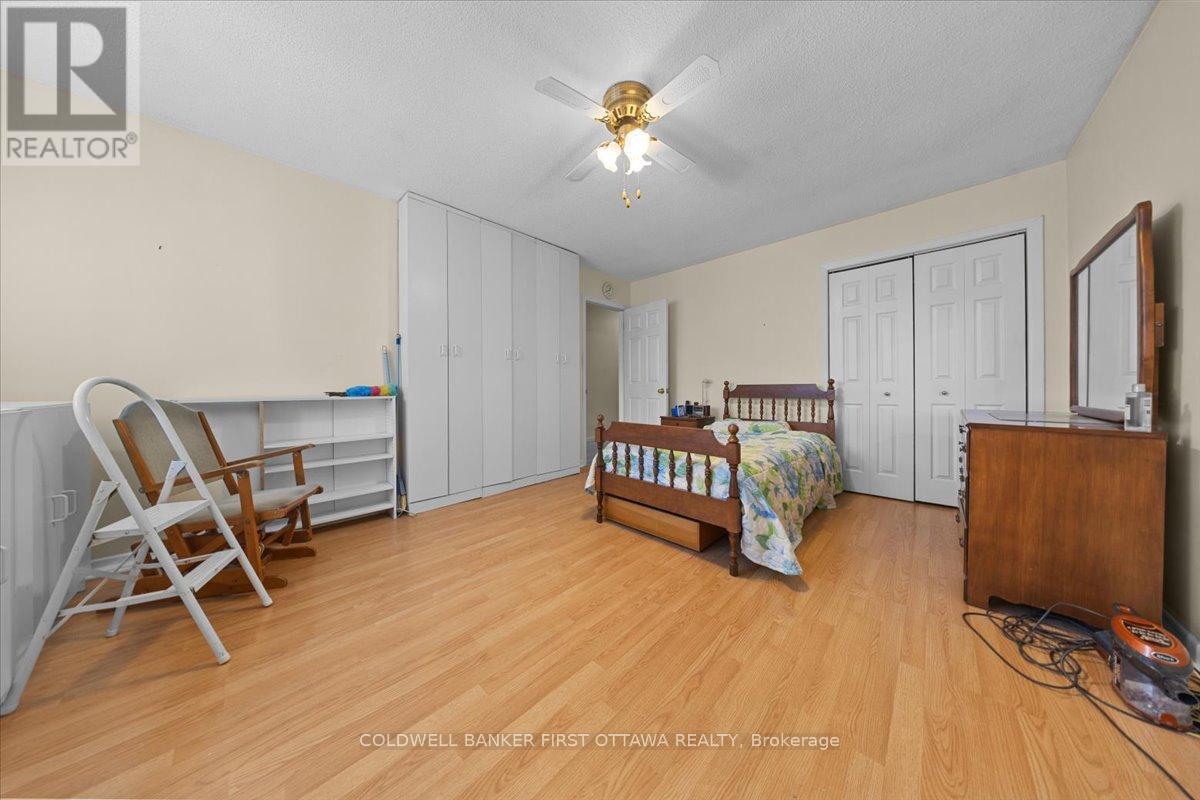 832 Ivanhoe Avenue, Ottawa, ON