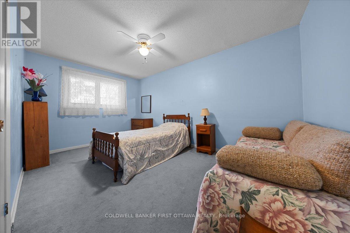 832 Ivanhoe Avenue, Ottawa, ON
