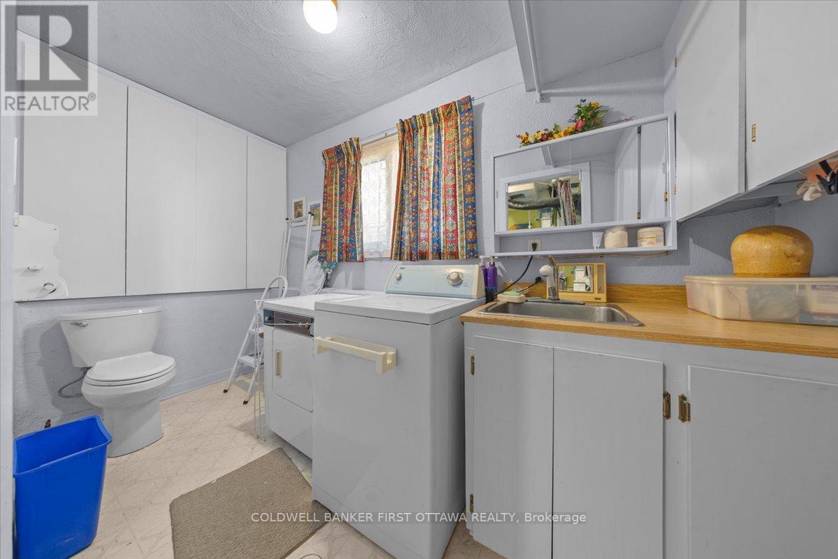 832 Ivanhoe Avenue, Ottawa, ON