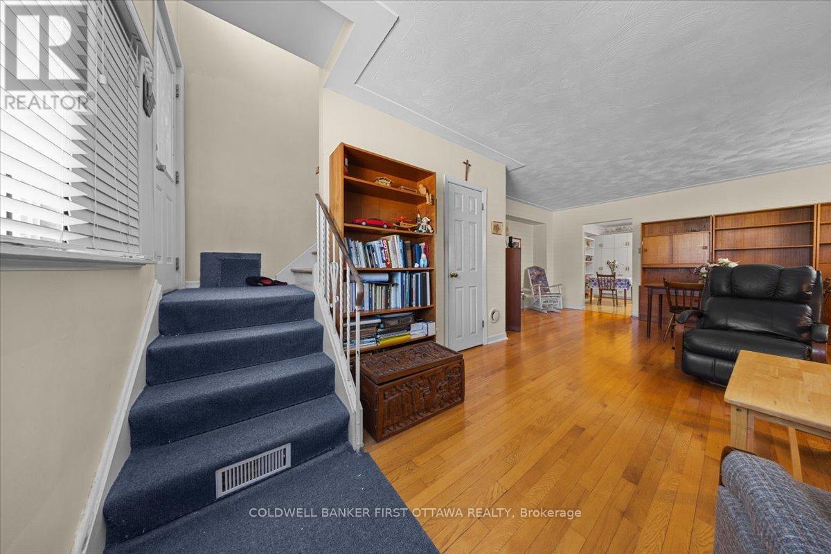832 Ivanhoe Avenue, Ottawa, ON