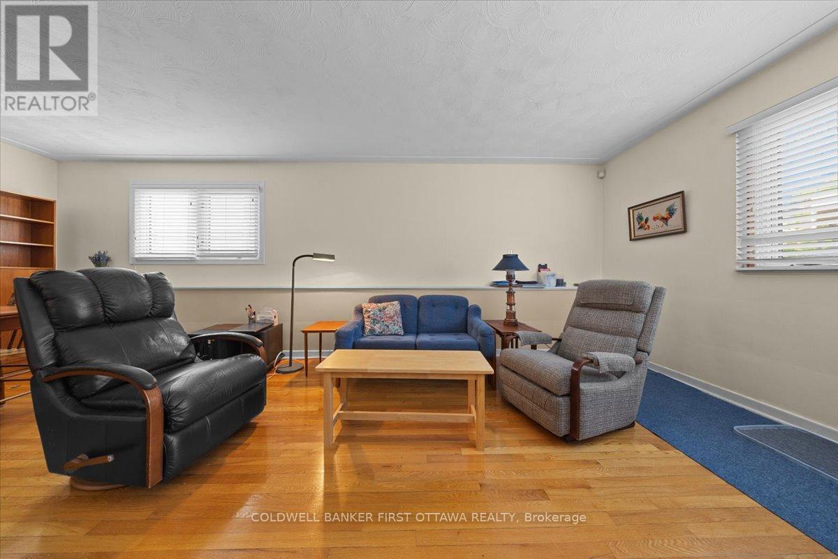 832 Ivanhoe Avenue, Ottawa, ON