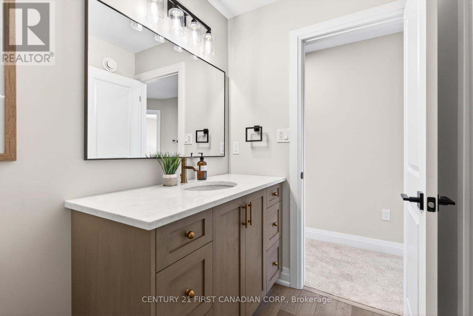 11 Postma Crescent, North Middlesex (Ailsa Craig), ON