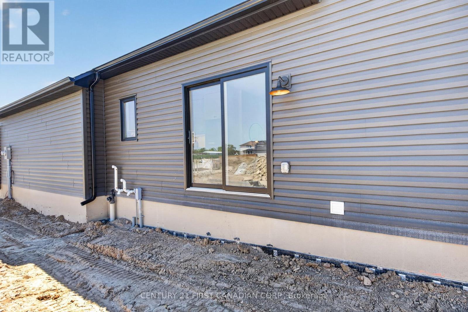 11 Postma Crescent, North Middlesex (Ailsa Craig), ON