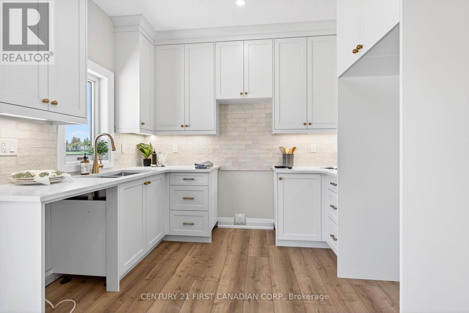 11 Postma Crescent, North Middlesex (Ailsa Craig), ON