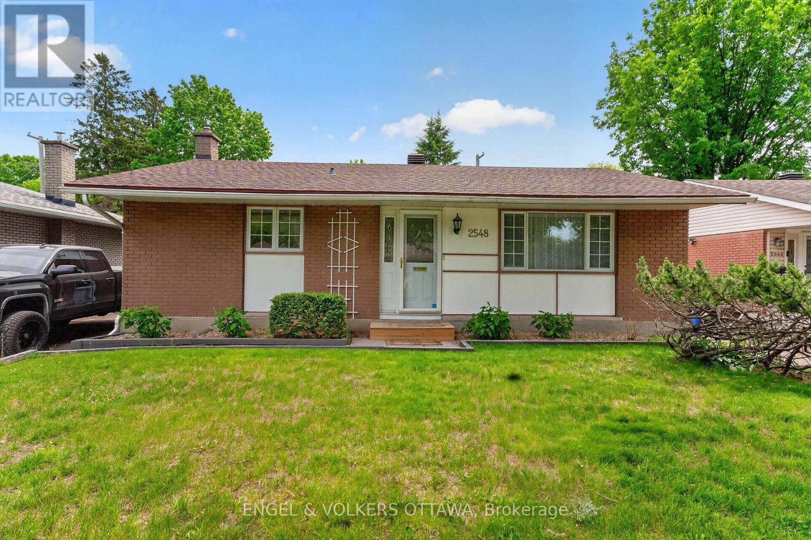 2548 Hanlon Avenue, Ottawa, ON