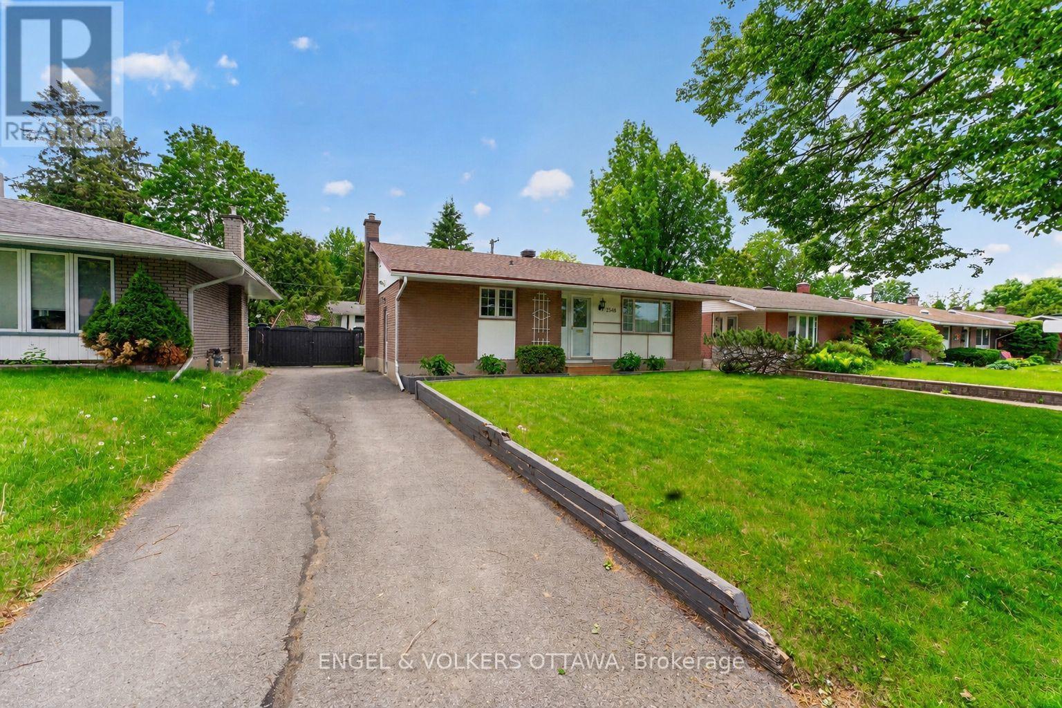 2548 Hanlon Avenue, Ottawa, ON