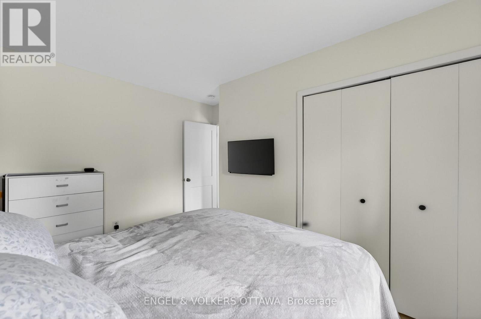 2548 Hanlon Avenue, Ottawa, ON