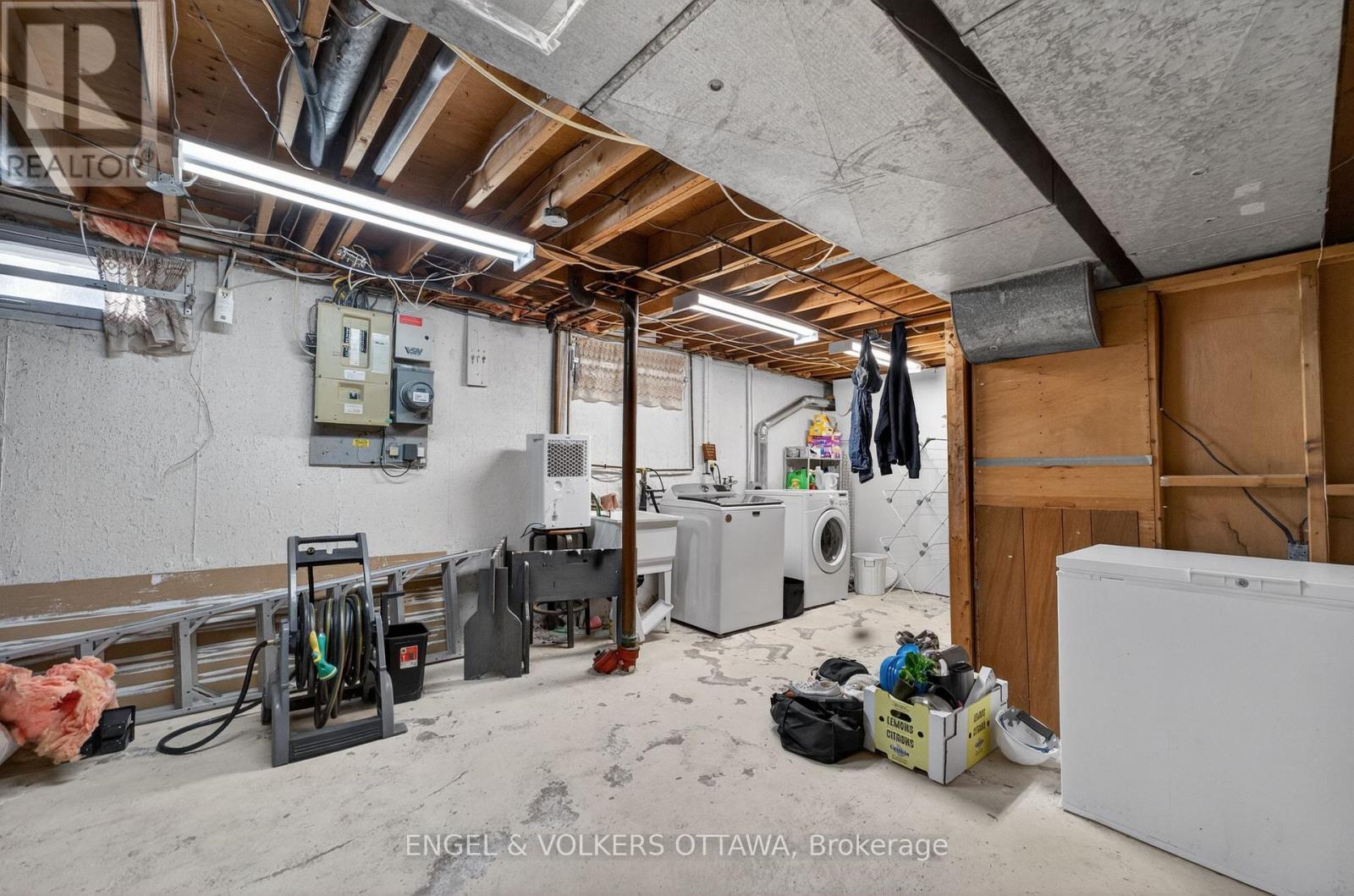 2548 Hanlon Avenue, Ottawa, ON