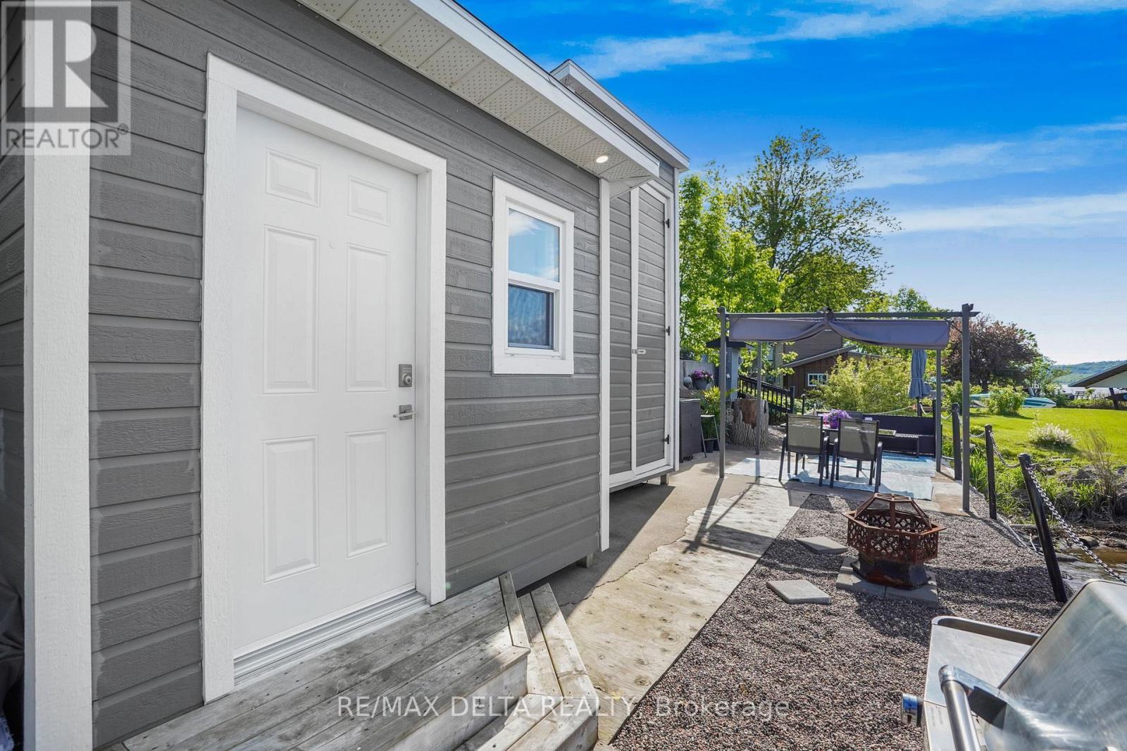 Cabin at lower level. - 162 Front Road W, Champlain, ON