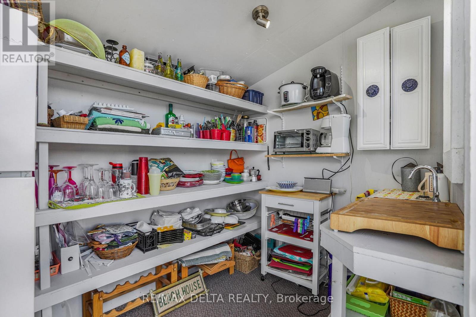 Equipped kitchenette. - 162 Front Road W, Champlain, ON