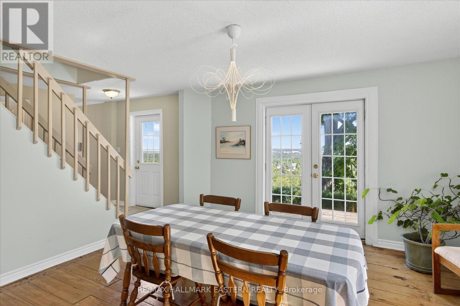 Century farmhouse dining - 794 Morton Line, Cavan Monaghan (Cavan Twp), ON