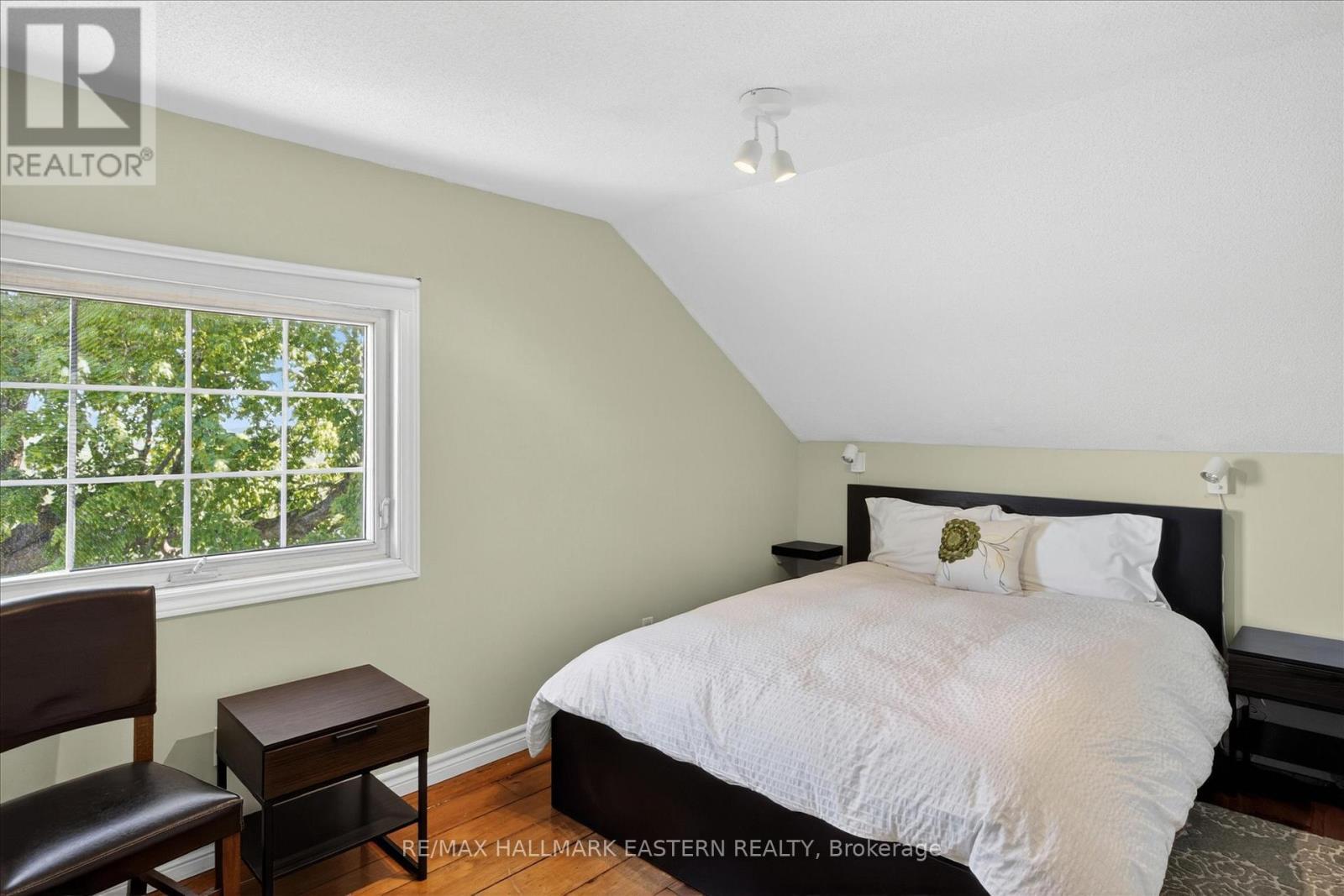 Century farmhouse primary bedroom - 794 Morton Line, Cavan Monaghan (Cavan Twp), ON