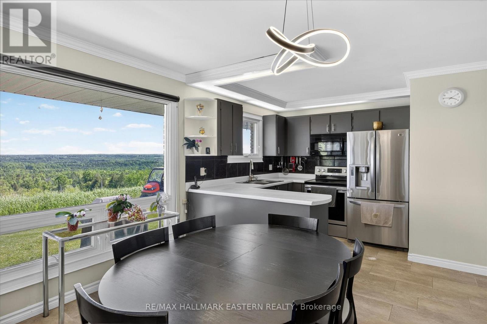 Open concept dining/kitchen - 794 Morton Line, Cavan Monaghan (Cavan Twp), ON