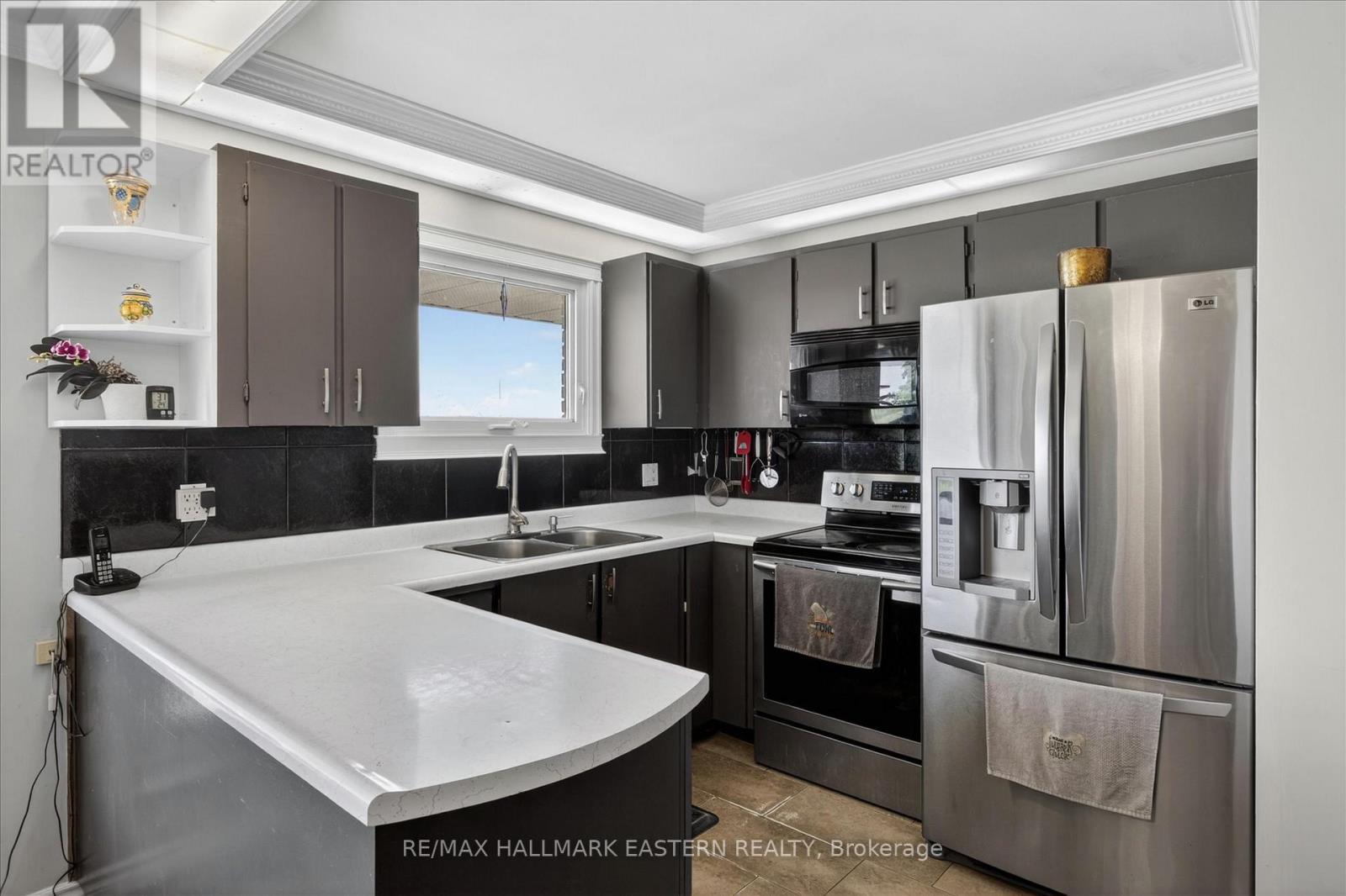 Custom kitchen - 794 Morton Line, Cavan Monaghan (Cavan Twp), ON