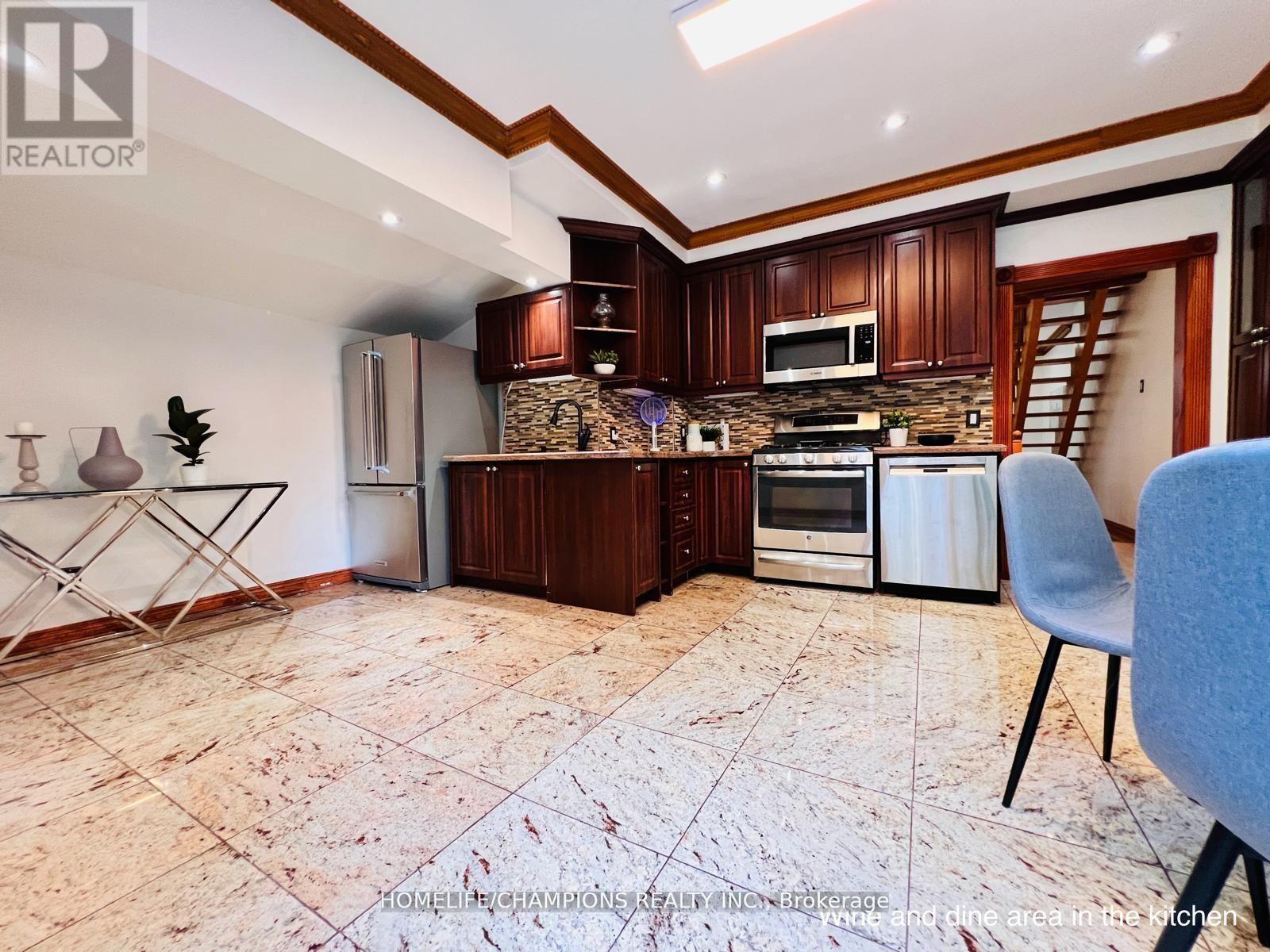 291 St Clair Avenue E, Toronto, ON