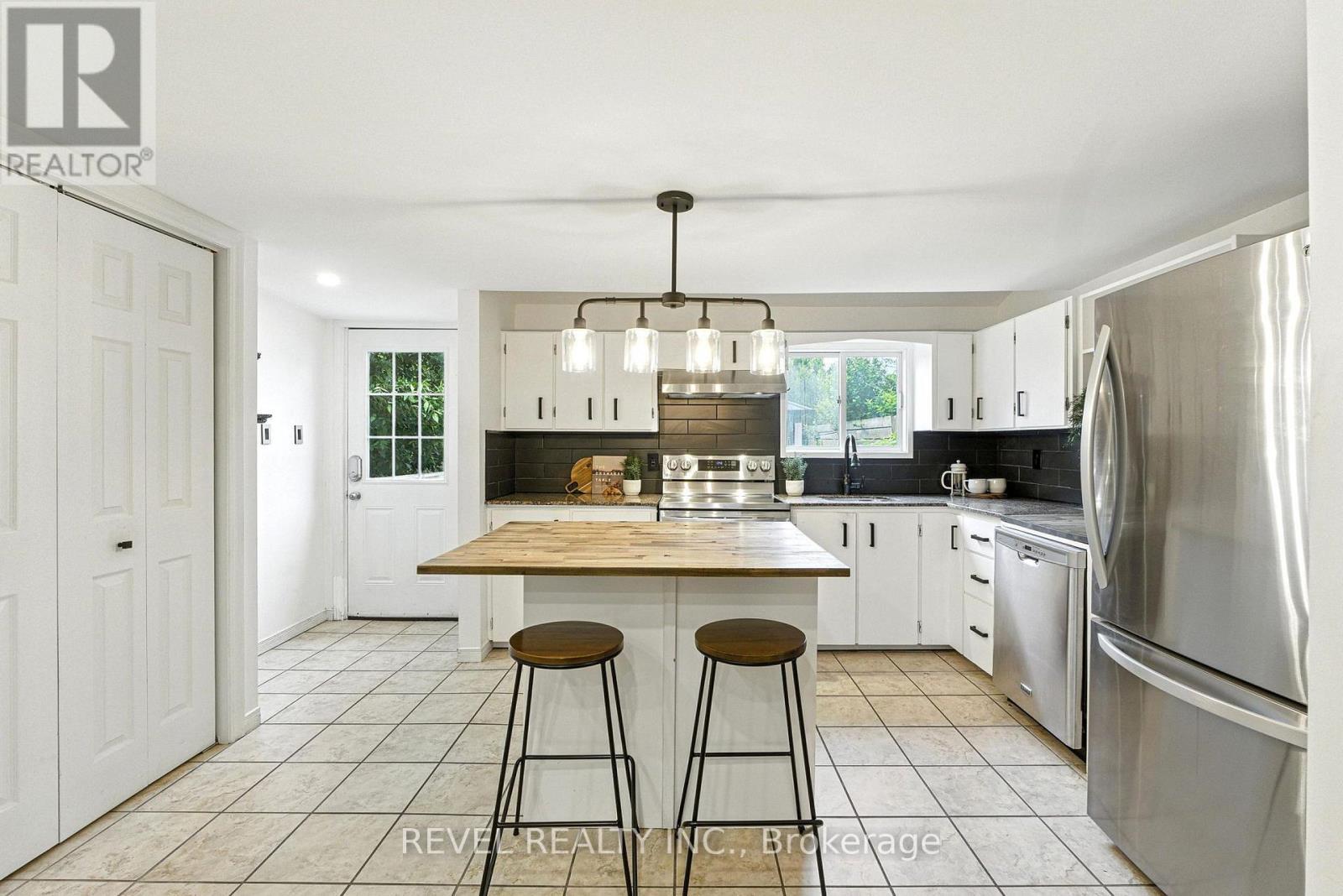 236 Cope Street, Hamilton, ON - Indoor Photo Showing Kitchen