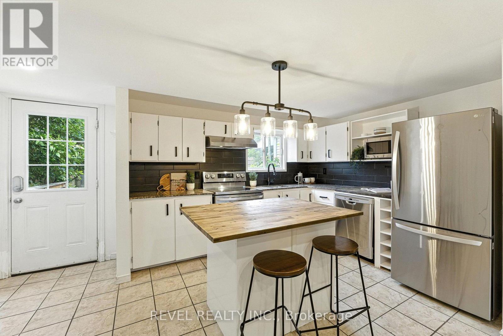 236 Cope Street, Hamilton, ON - Indoor Photo Showing Kitchen With Stainless Steel Kitchen