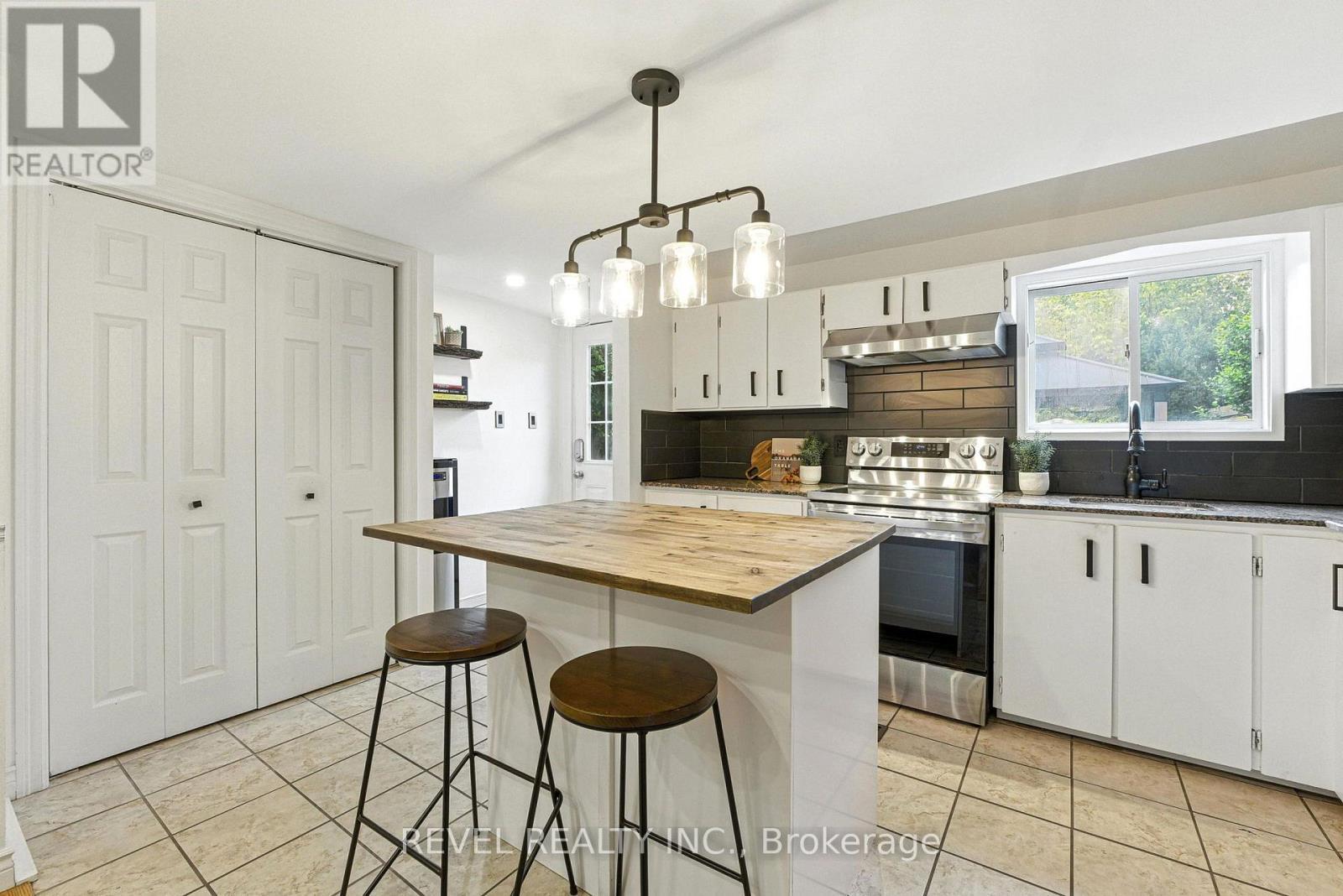 236 Cope Street, Hamilton, ON - Indoor Photo Showing Kitchen
