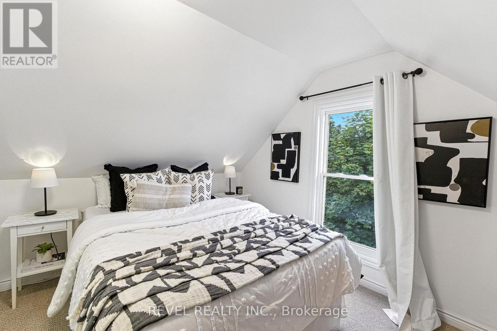 236 Cope Street, Hamilton, ON - Indoor Photo Showing Bedroom