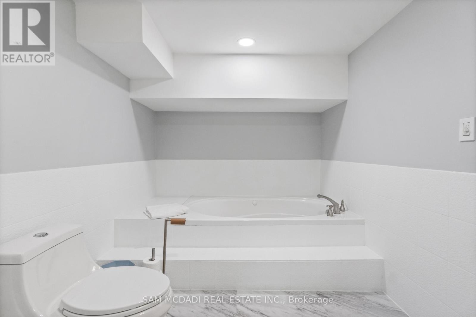 1195 Crestdale Road, Mississauga, ON