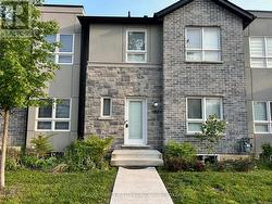 8 - 182 BROADWAY LANE Welland (Broadway), ON L3C 0J2