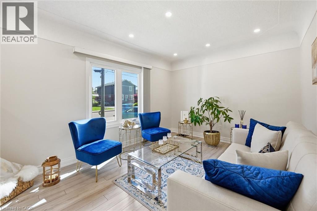 205 Dumbarton Avenue, Hamilton, ON - Indoor