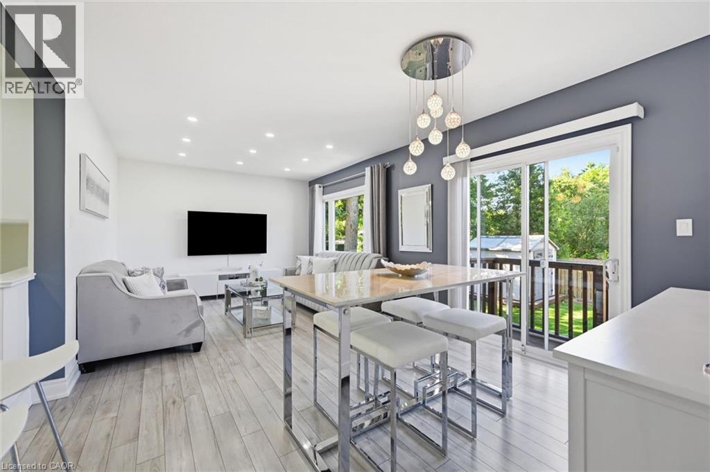 205 Dumbarton Avenue, Hamilton, ON - Indoor