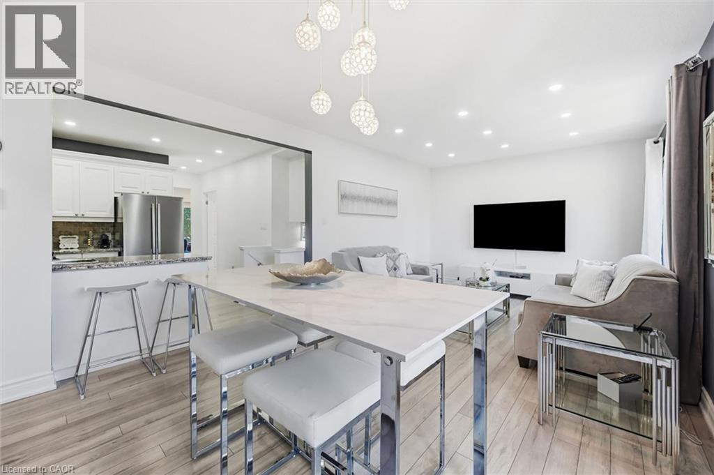 205 Dumbarton Avenue, Hamilton, ON - Indoor
