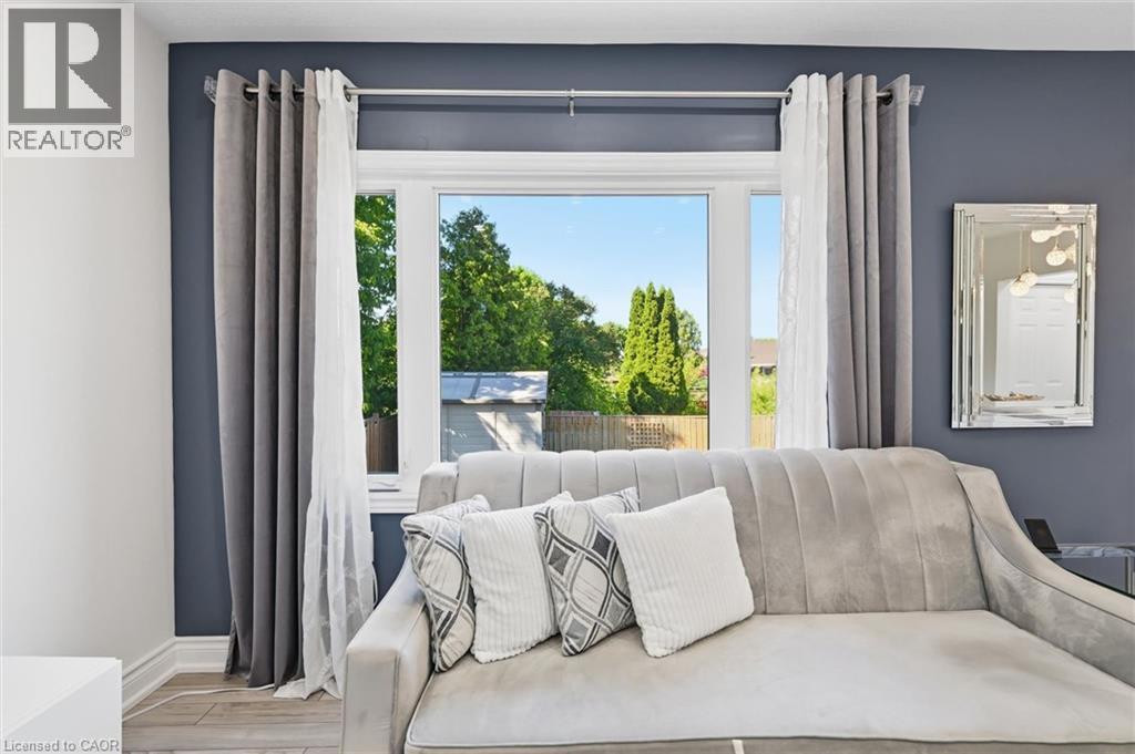205 Dumbarton Avenue, Hamilton, ON - Indoor