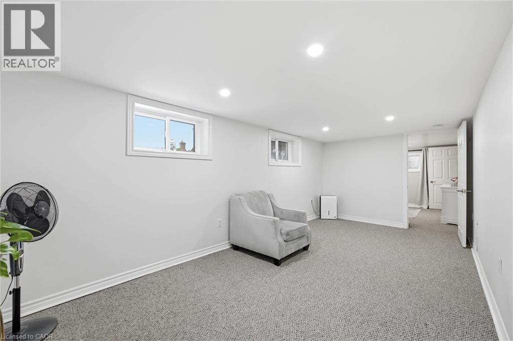 205 Dumbarton Avenue, Hamilton, ON - Indoor