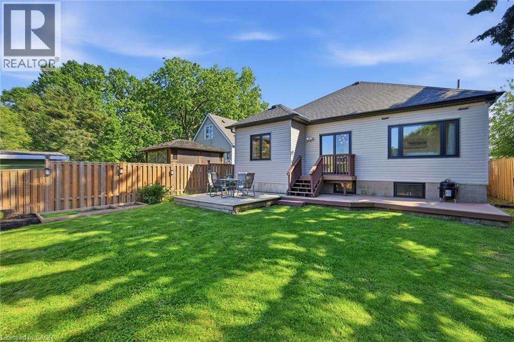 205 Dumbarton Avenue, Hamilton, ON - Outdoor