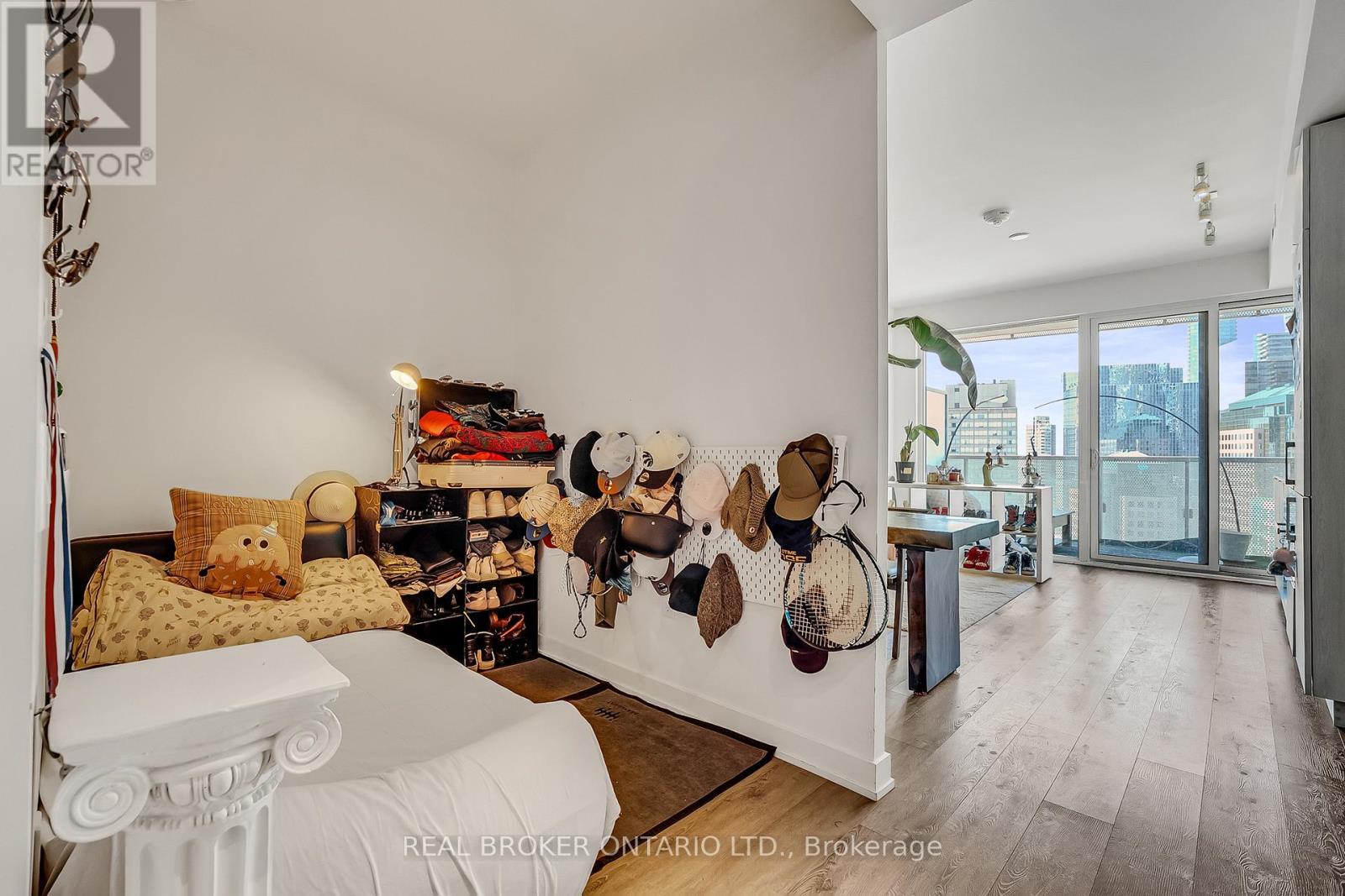 2706 - 15 Queens Quay E, Toronto, ON
