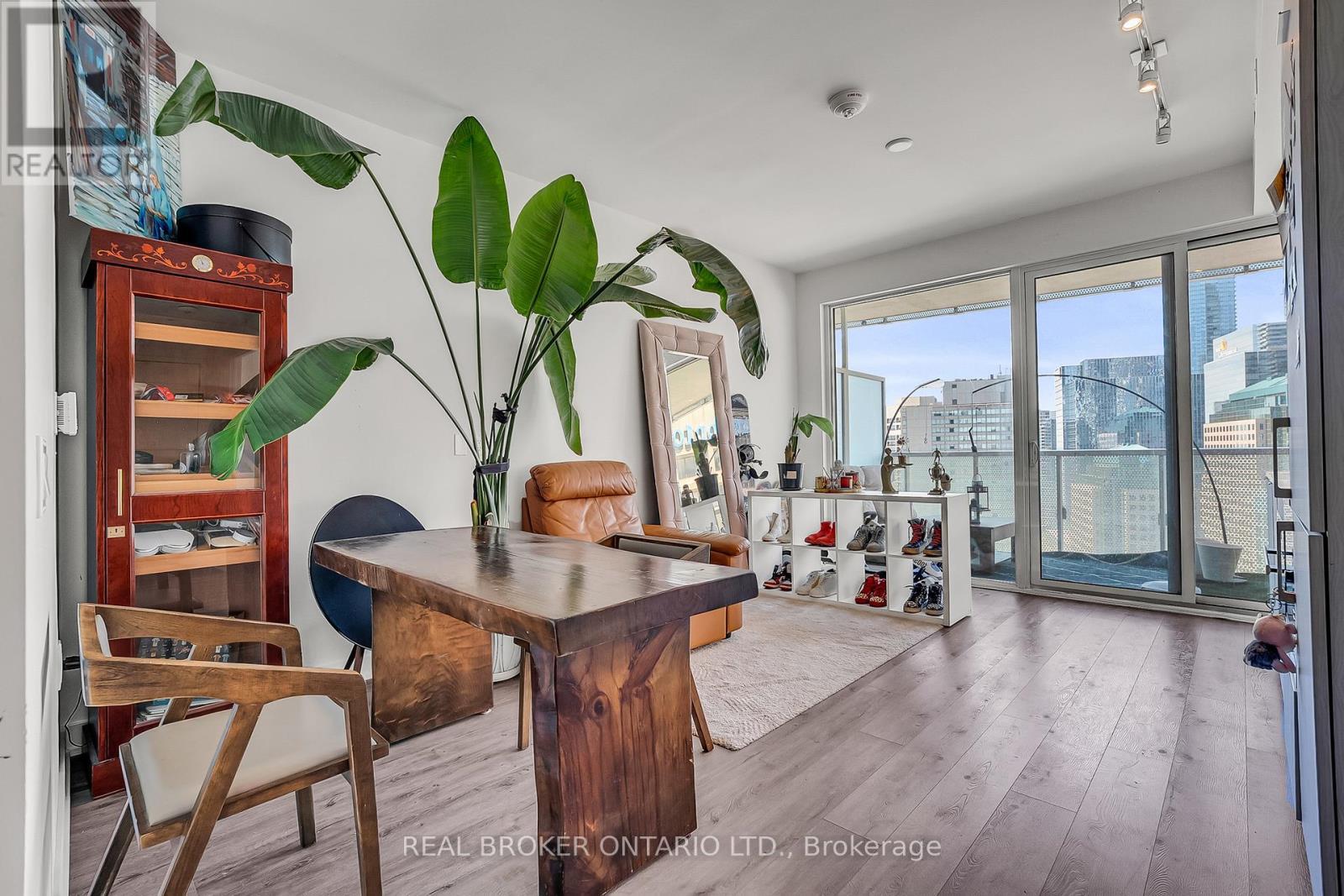 2706 - 15 Queens Quay E, Toronto, ON