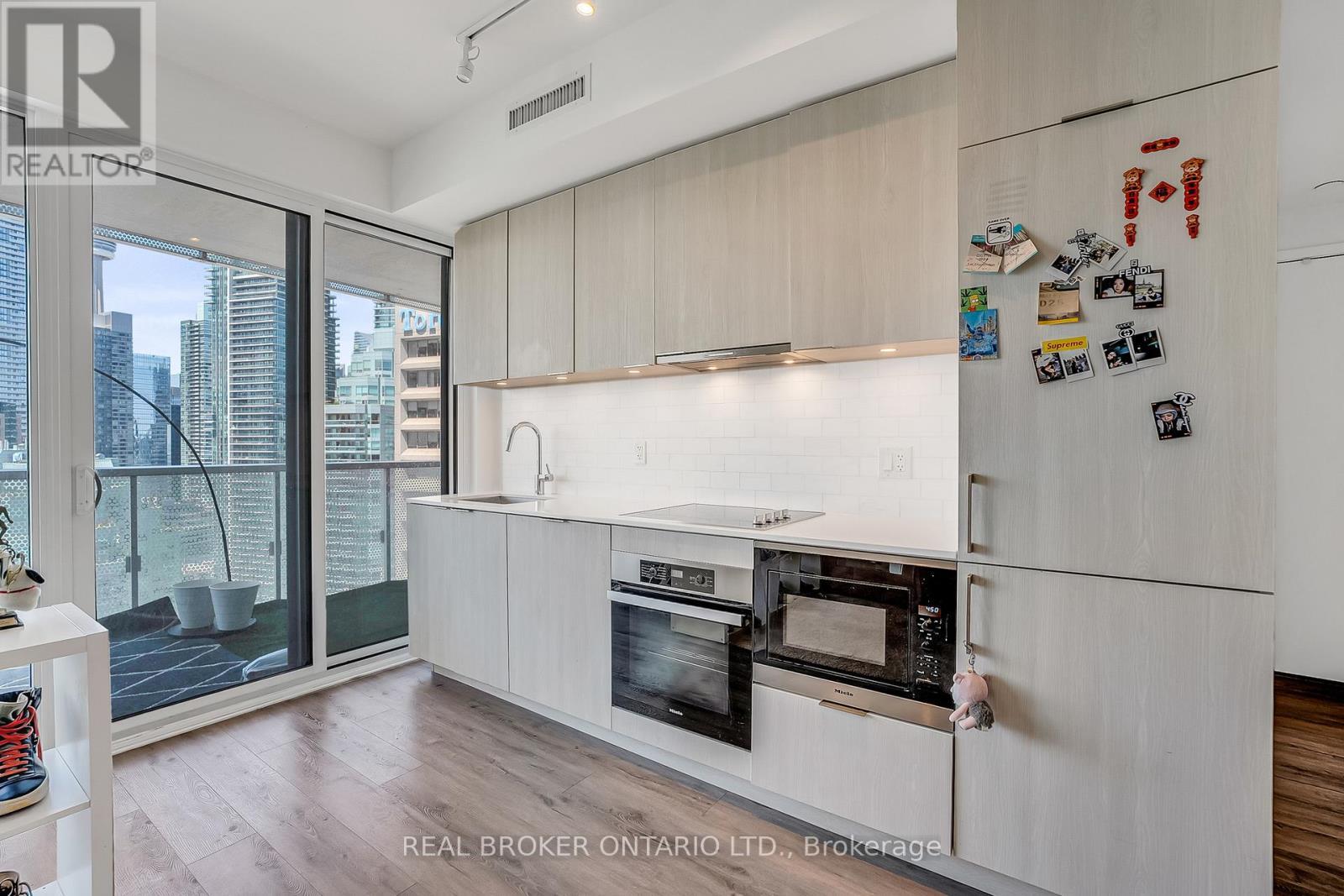 2706 - 15 Queens Quay E, Toronto, ON