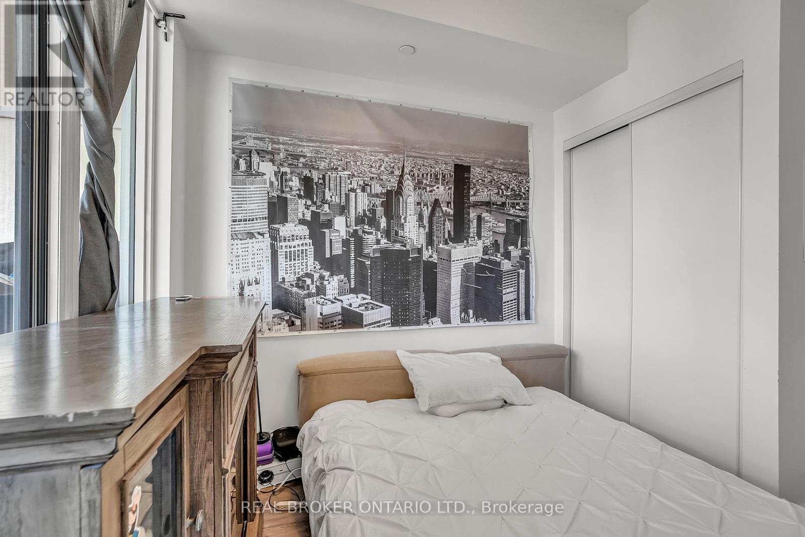 2706 - 15 Queens Quay E, Toronto, ON